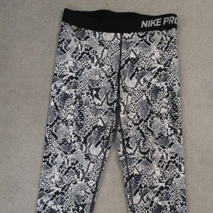 Nike Pro Capri Leggings